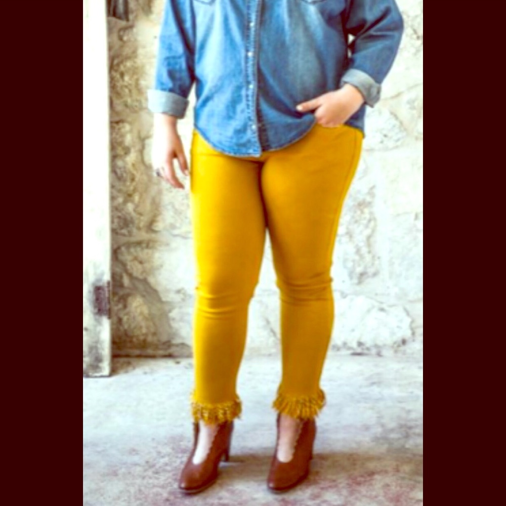 Mustard frayed hem boyfriend jeans